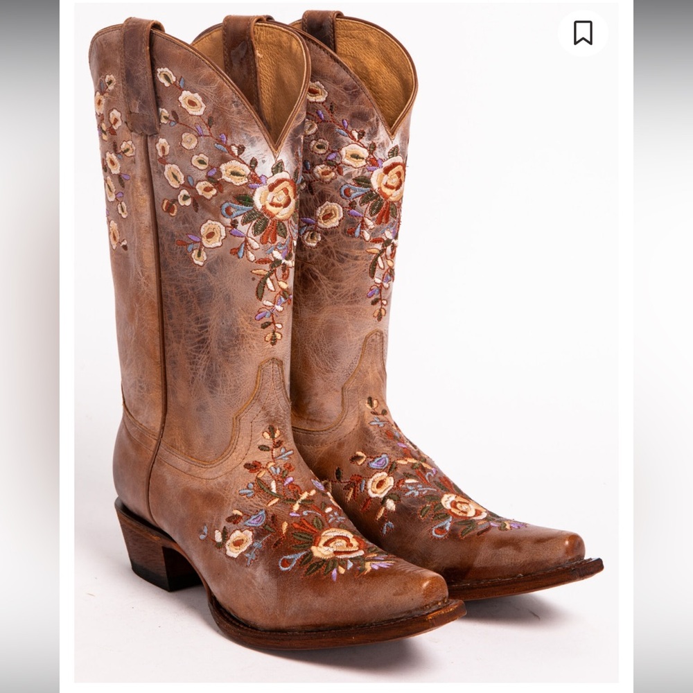 Embroidered Leather Boots
Size 8
In great condition
